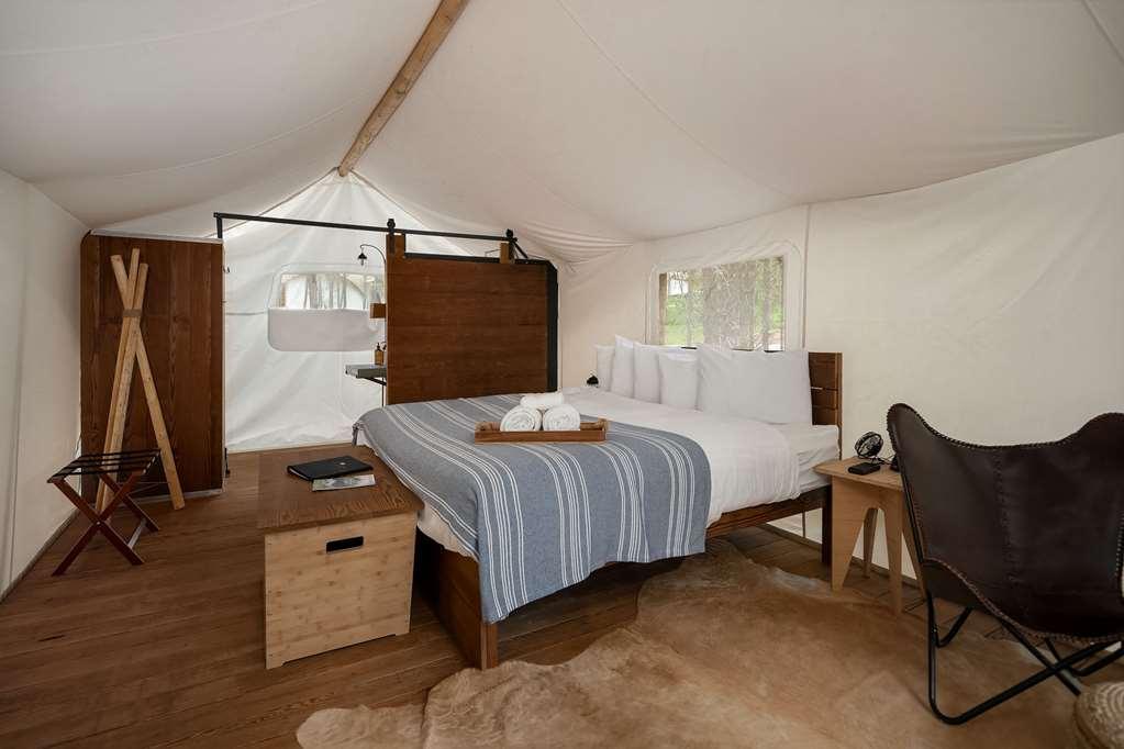 Under Canvas Acadia Surry Kamer foto
