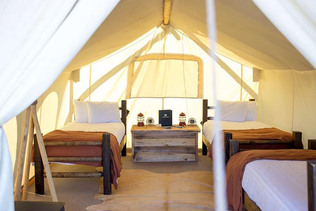 Under Canvas Acadia Surry Kamer foto