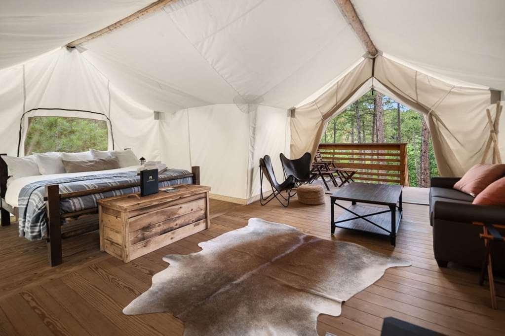 Under Canvas Acadia Surry Kamer foto