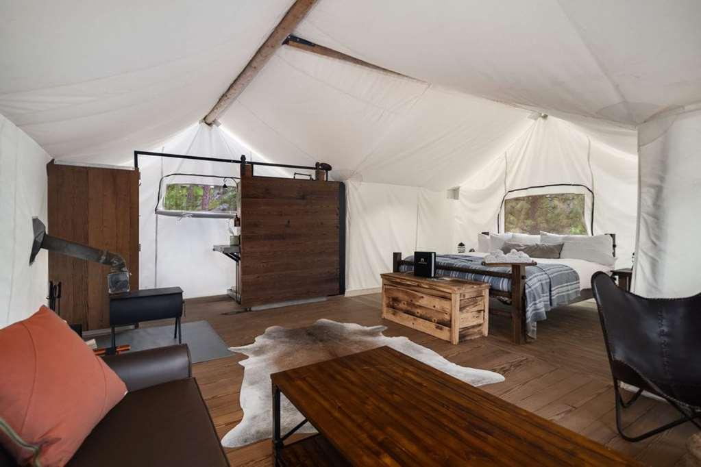 Under Canvas Acadia Surry Kamer foto