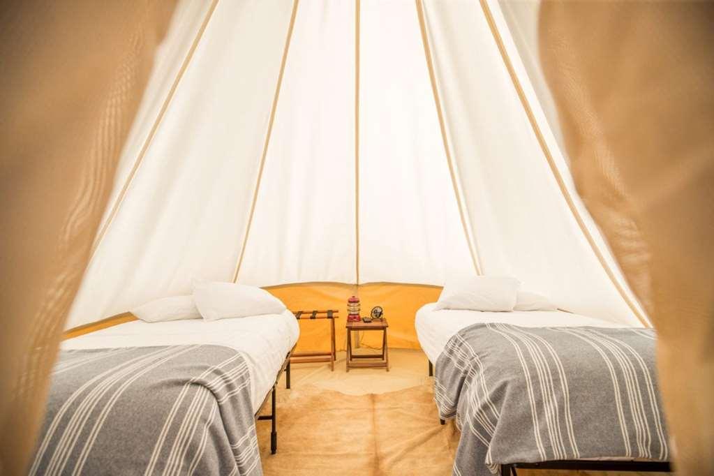Under Canvas Acadia Surry Kamer foto